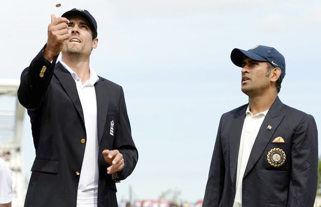 एलिस्टेयर कुक और एमएस धोनी