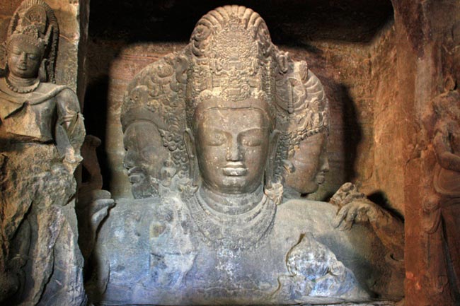 एलीफैंटा में मौजूद त्रिमूर्ति भगवान शिव