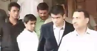 संसद से बाहर आते रेहान