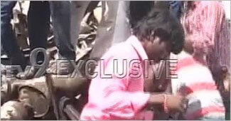 मानवरहित रेलवे क्रासिंग पर हुई इस दुर्घटना में 16 लोगों की मौत हो गई