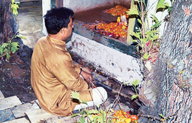 बहुत-कुछ कहती है ये पूजा...