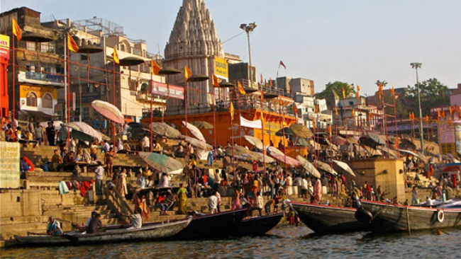 गंगा नदी किनारे बसा शहर वाराणसी