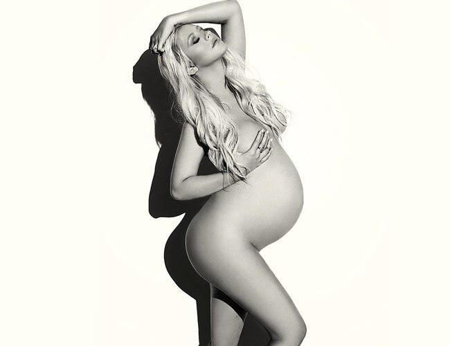 वी मैग्जीन के लिए करवाया क्रिस्टीना ने न्यूड फोटोशूट