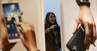 कंपनी ने फीचर्स लीक किए हैं लुक नहीं, यह तस्वीर नोट 3 के लॉन्च के समय की है