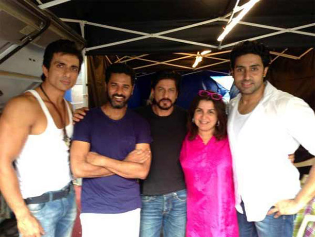 'हैप्पी न्यू ईयर' की शूटिंग के दौरान सितारे