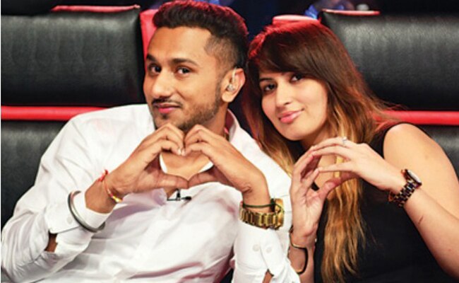 अपनी पत्नी शालिनी के साथ यो यो हनी सिंह