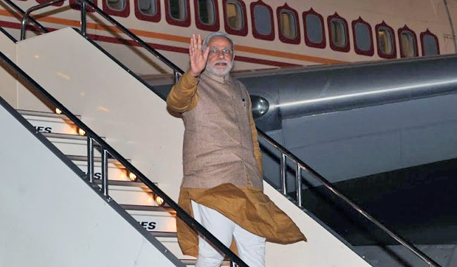 टोक्यो एयरपोर्ट पर पीएम नरेंद्र मोदी