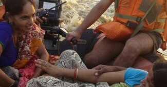 ndrf की टीम और बच्‍चे के परिजन