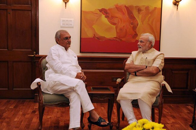 हरियाणा के सीएम भूपेंद्र सिंह हुड्डा के साथ पीएम मोदी