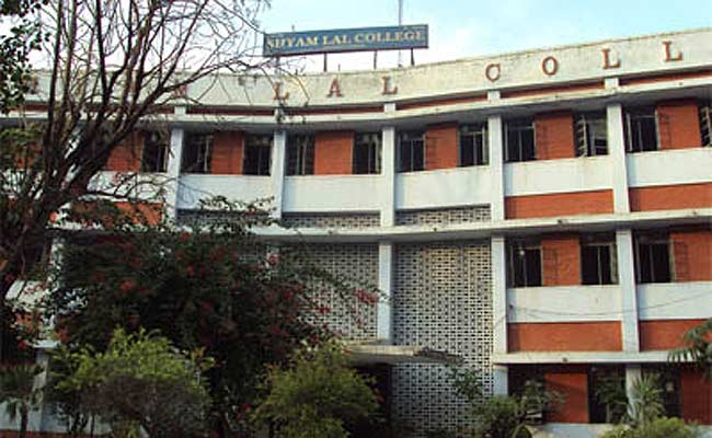 श्यामलाल कॉलेज के राजनीति विज्ञान विभाग में एसोसिएट प्रोफेसर हैं डॉ सुनील कुमार