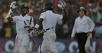 जीत के बाद कप्तान एंजेलो मैथ्यूज और कितरूवान वितांगे