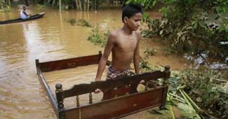 असम में बाढ़ का कहर