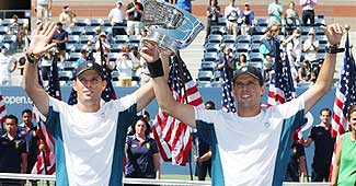 100वां खिताब जीतने के बाद माइक और बॉब ब्रायन