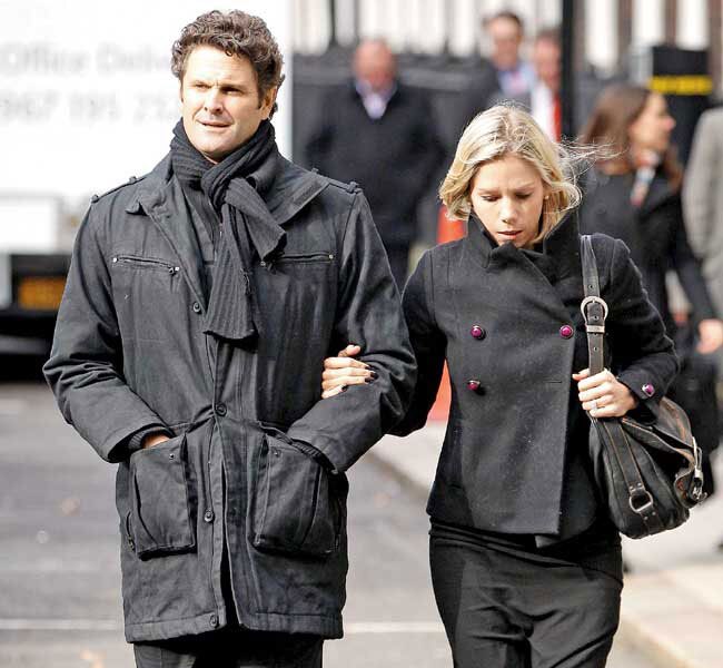 क्रिस केर्न्स अपनी पत्नी मेल क्रोसर के साथ