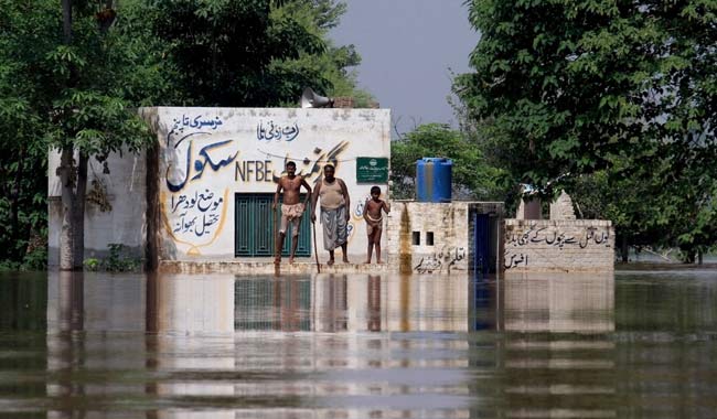 कश्मीर में आई भयंकर बाढ़, फायदा उठाने की फिराक में PAK