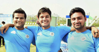 भारतीय टीम के रजत चौहान, संदीप कुमार, अभिषेक वर्मा