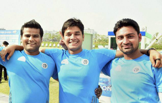 भारतीय टीम के रजत चौहान, संदीप कुमार, अभिषेक वर्मा