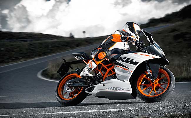 भारत की सड़कों पर दौड़ती दिखाई देंगी सुपरबाइकें RC390 और RC200