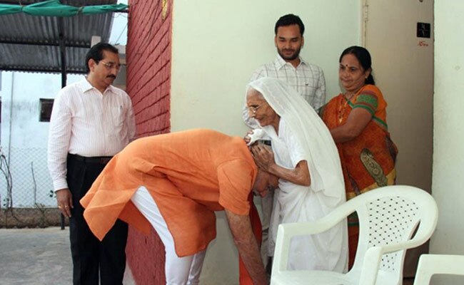 PM modi meets his mother