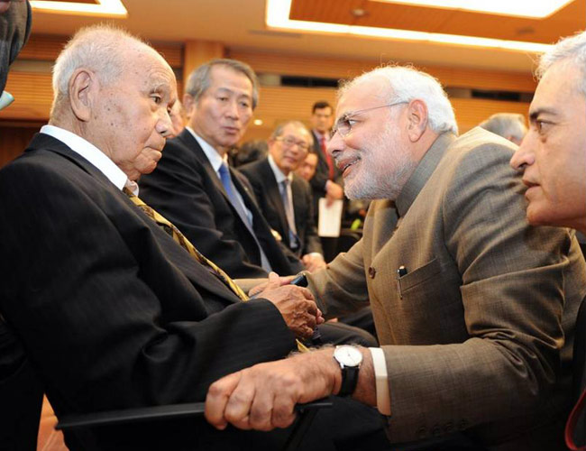 नेताजी के करीबी साइचिरो मिसुमी से मिलते मोदी