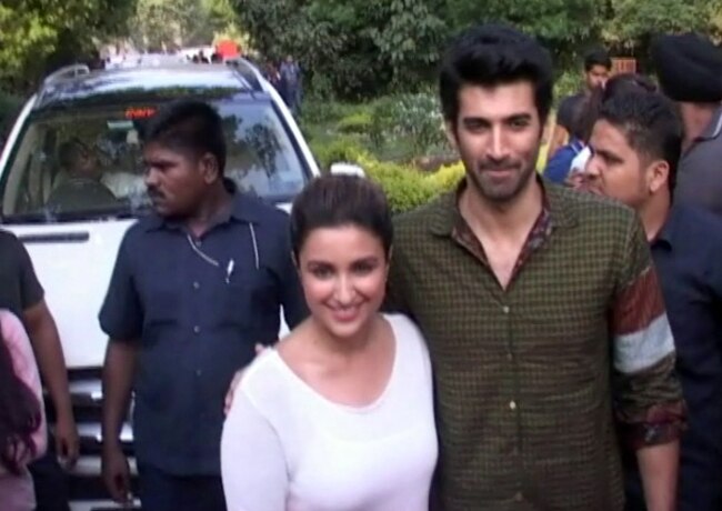 फूड यात्रा से वक्त चुराकर घर पहुंचीं परिणीति