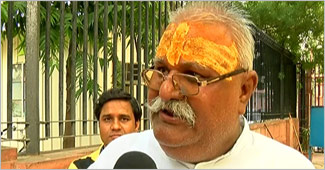 साईं चैरिटेबल ट्रस्‍ट के मुख्‍य ट्रस्‍टी रमेश जोशी