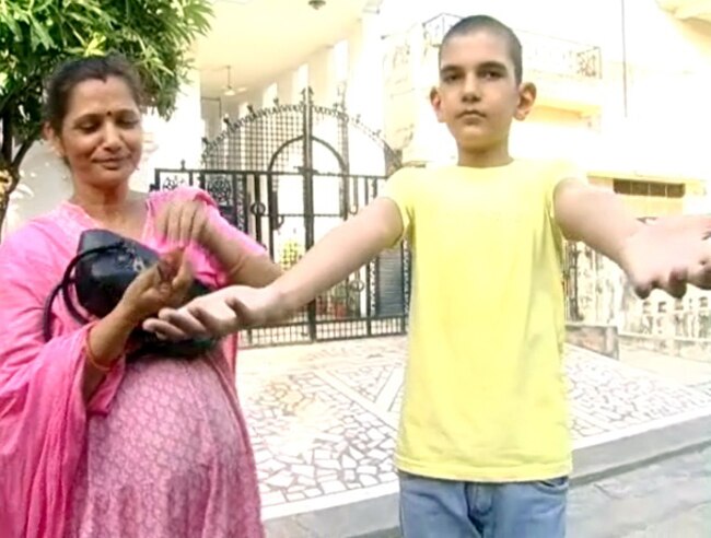 मेरठ का अजूब बच्चा करन, जो 5 फुट 7 इंच लंबा है