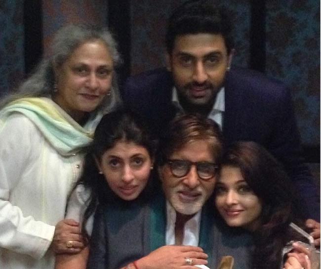 जूनियर बच्चन ने क्लिक की सेल्फी