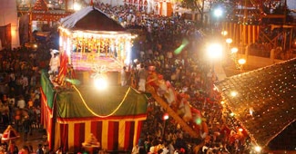 बस्तर रथयात्रा के दौरान भगदड़, एक की मौत stampede in dussehra rath