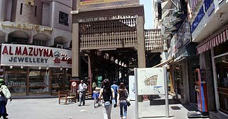 पारंपरिक सोने के बाजार को गोल्ड सूक कहते हैं