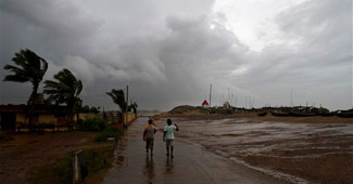 आंध्र प्रदेश और ओडिशा में हुदहुद ने मचाई तबाही