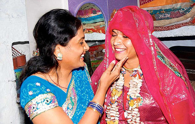 सारथी ट्रस्ट की कीर्ति भारती के साथ लक्ष्मी