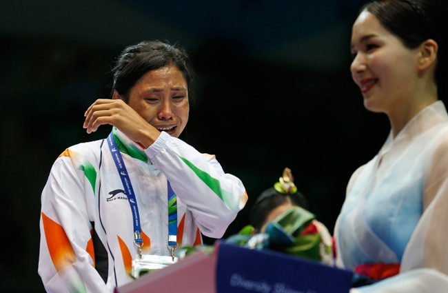 जब सरिता ने रोते हुए ठुकराया पदक...