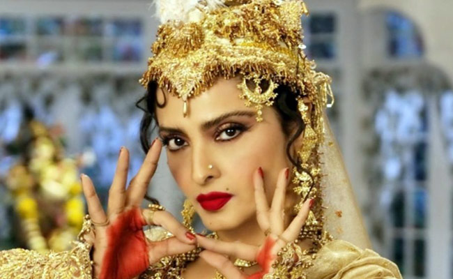 रेखा के कंधों पर टिकी है फिल्म सुपर नानी