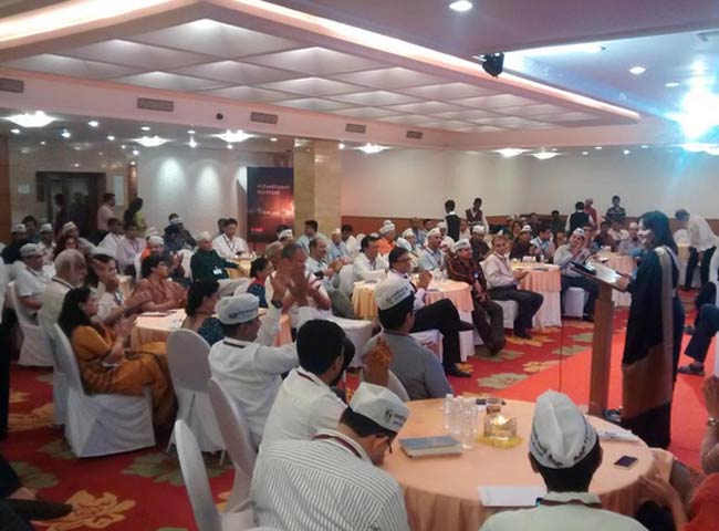 मुंबई में केजरीवाल की डिनर पार्टी