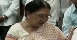 गुजरात की मुख्‍यमंत्री आनंदीबेन पटेल