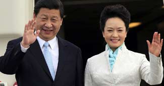 शी जिनपिंग और उनकी पत्नी पेंग लियुआन