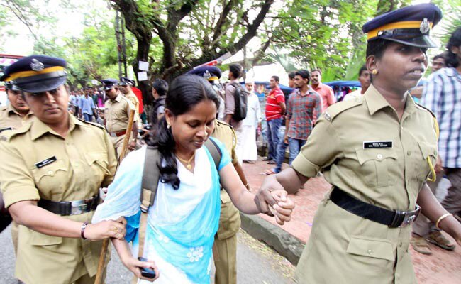 'किस ऑफ लव' इवेंट को विरोध का सामना करना पड़ा