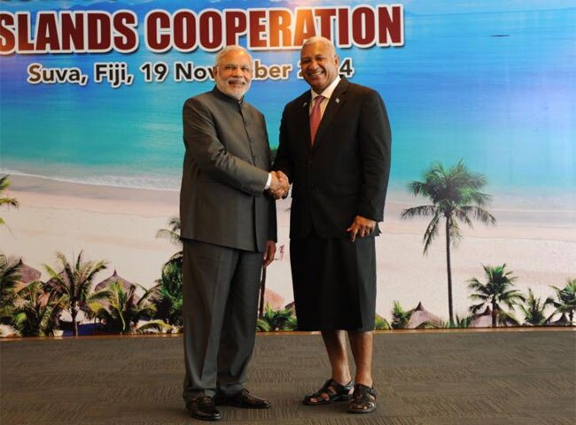 फिजी के प्रधानमंत्री के साथ पीएम मोदी