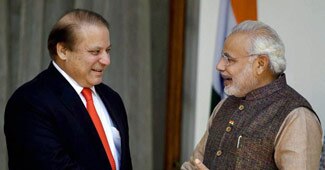 कभी गर्मजोशी से मिले थे नरेंद्र मोदी और नवाज शरीफ