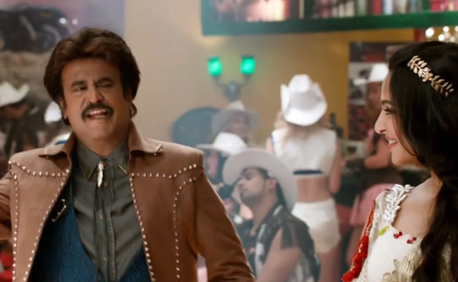 फिल्‍म के एक सीन में रजनीकांत और सोनाक्षी