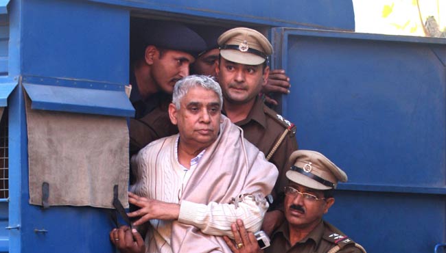 रामपाल की पुलिस हिरासत छह दिन के लिए बढ़ाई गई