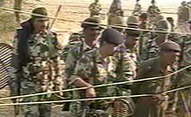 संत रामपाल के आश्रम के बाहर पुलिस