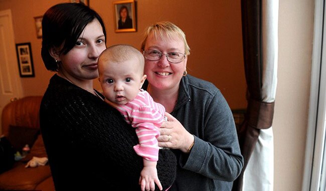 अपनी मां बारबरा और बेटी लेक्‍सी के साथ जेसिका