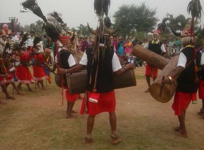 साहित्य सम्मेलन में लोक कलाकार