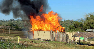 असम में हुई हिंसा की एक तस्वीर (फाइल फोटो)