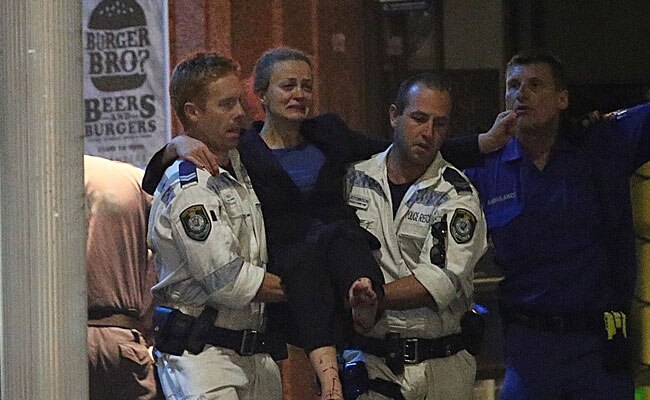 ख‍िड़की से दिखते बंधक