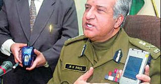 2006 में क्रिस के बारे में बताते केके पॉल