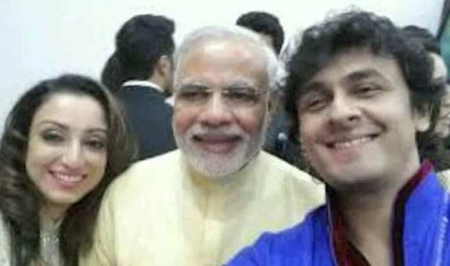 पीएम मोदी के साथ सोनू निगम की सेल्फी
