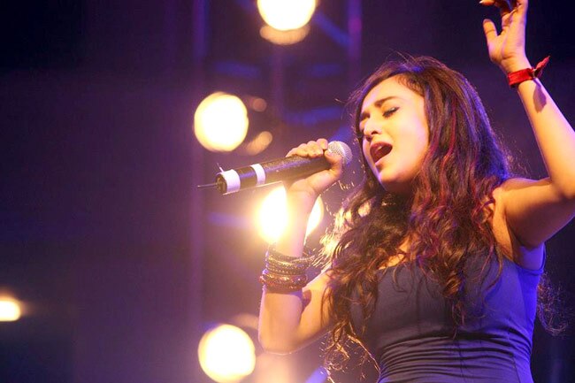 मोनाली ठाकुर